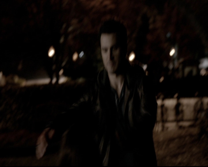VampireDiariesWorld-dot-org_5x19ManOnFire1593.jpg