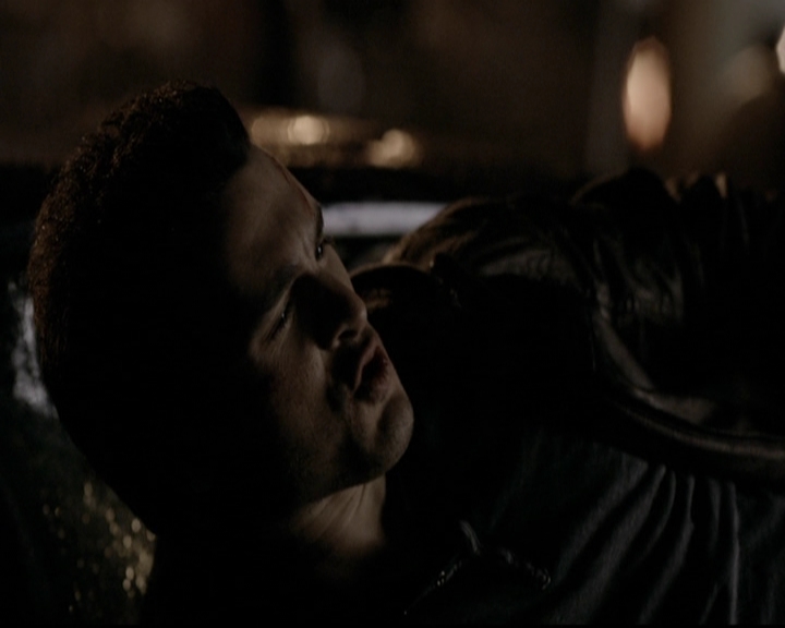 VampireDiariesWorld-dot-org_5x19ManOnFire1613.jpg