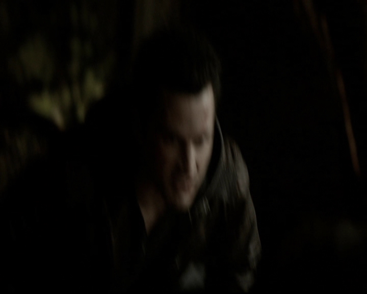 VampireDiariesWorld-dot-org_5x19ManOnFire1729.jpg