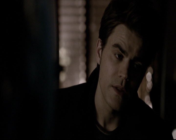 VampireDiariesWorld-dot-org_5x19ManOnFire1913.jpg