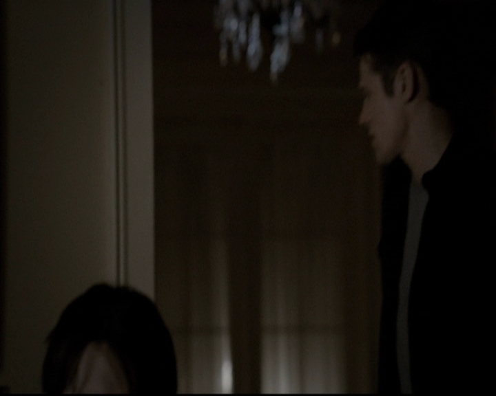 VampireDiariesWorld-dot-org_5x19ManOnFire1944.jpg