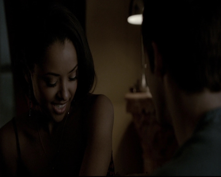 VampireDiariesWorld-dot-org_5x19ManOnFire1970.jpg