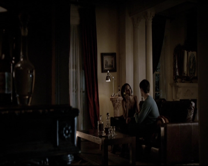 VampireDiariesWorld-dot-org_5x19ManOnFire1973.jpg