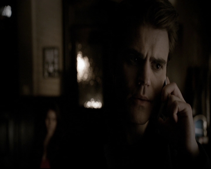 VampireDiariesWorld-dot-org_5x19ManOnFire1982.jpg
