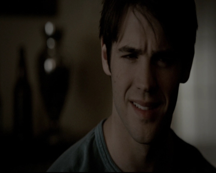 VampireDiariesWorld-dot-org_5x19ManOnFire1992.jpg