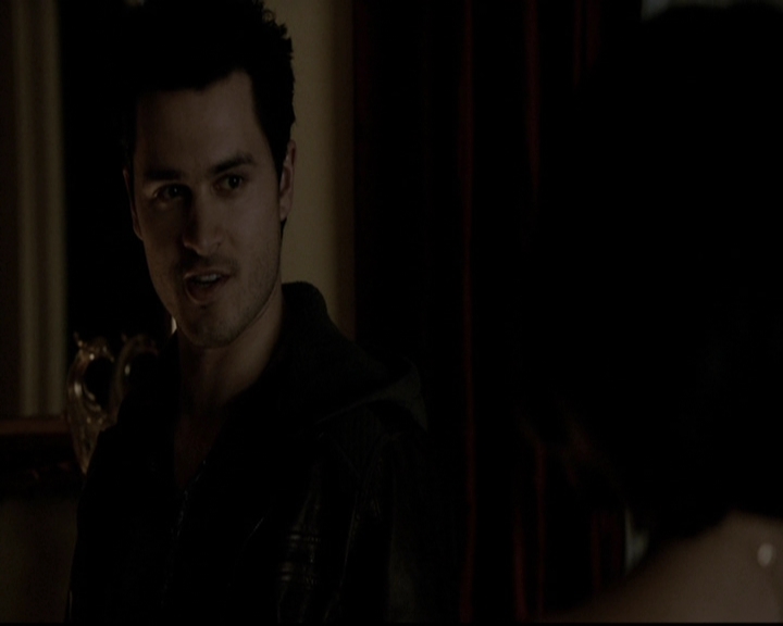 VampireDiariesWorld-dot-org_5x19ManOnFire2001.jpg