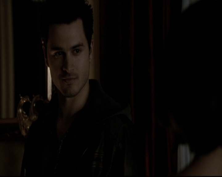 VampireDiariesWorld-dot-org_5x19ManOnFire2002.jpg
