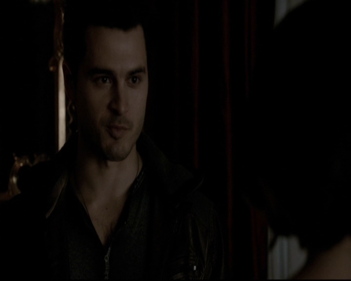 VampireDiariesWorld-dot-org_5x19ManOnFire2003.jpg
