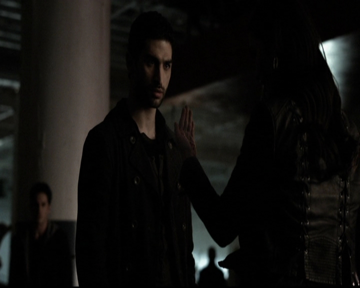 VampireDiariesWorld-dot-org_5x19ManOnFire2039.jpg
