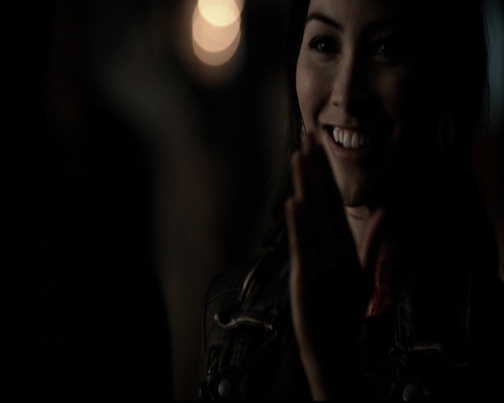 VampireDiariesWorld-dot-org_5x19ManOnFire2042.jpg