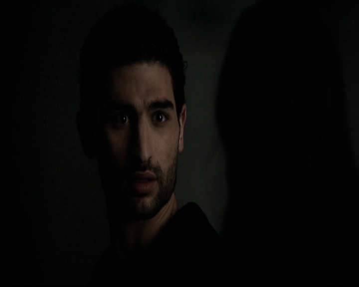VampireDiariesWorld-dot-org_5x19ManOnFire2060.jpg