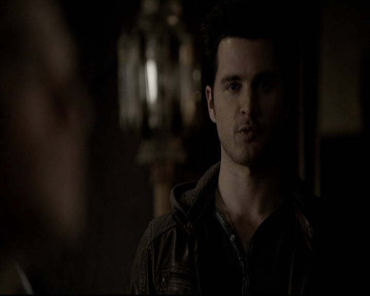 VampireDiariesWorld-dot-org_5x19ManOnFire2256.jpg