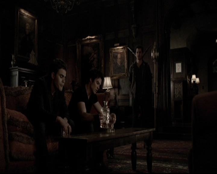 VampireDiariesWorld-dot-org_5x19ManOnFire2263.jpg