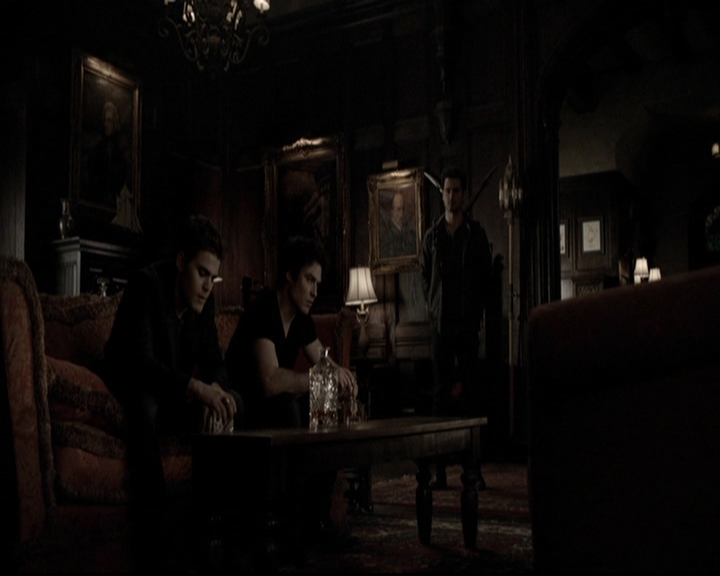 VampireDiariesWorld-dot-org_5x19ManOnFire2266.jpg