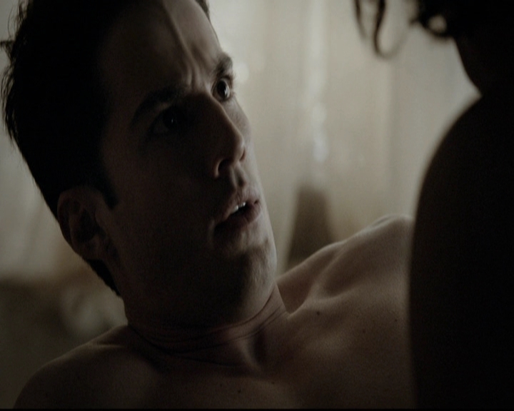 VampireDiariesWorld-dot-org_5x20WhatLiesBeneath0068.jpg