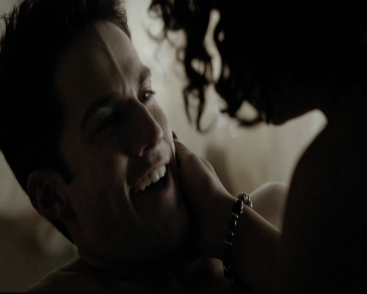 VampireDiariesWorld-dot-org_5x20WhatLiesBeneath0077.jpg