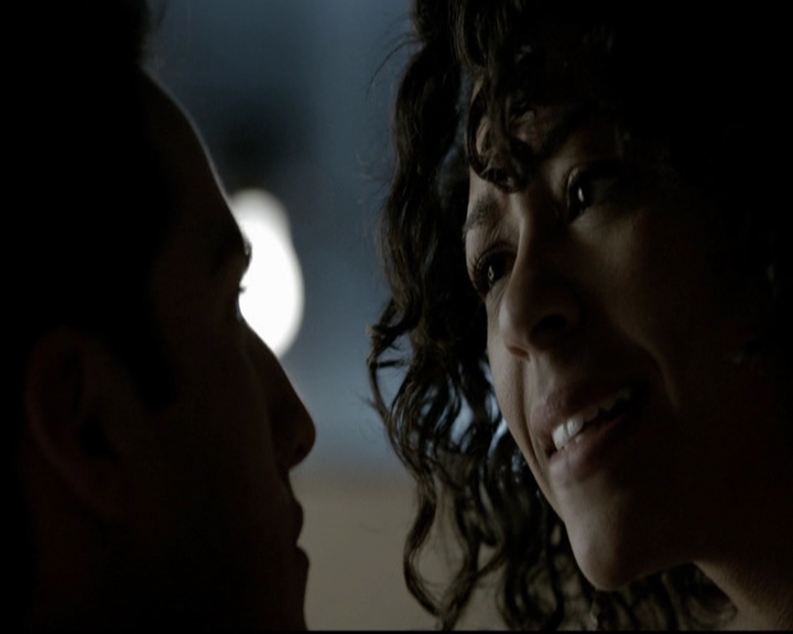 VampireDiariesWorld-dot-org_5x20WhatLiesBeneath0104.jpg
