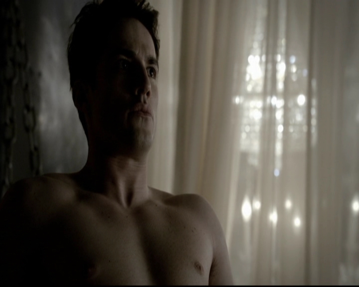 VampireDiariesWorld-dot-org_5x20WhatLiesBeneath0121.jpg