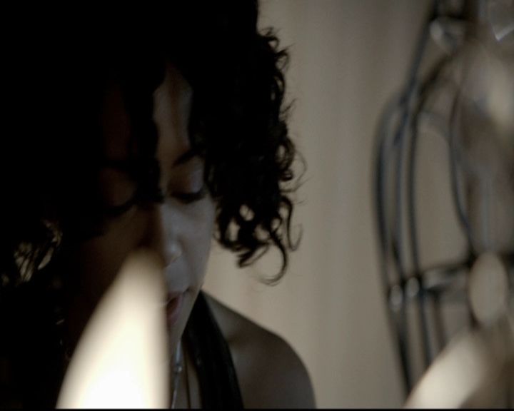VampireDiariesWorld-dot-org_5x20WhatLiesBeneath0122.jpg