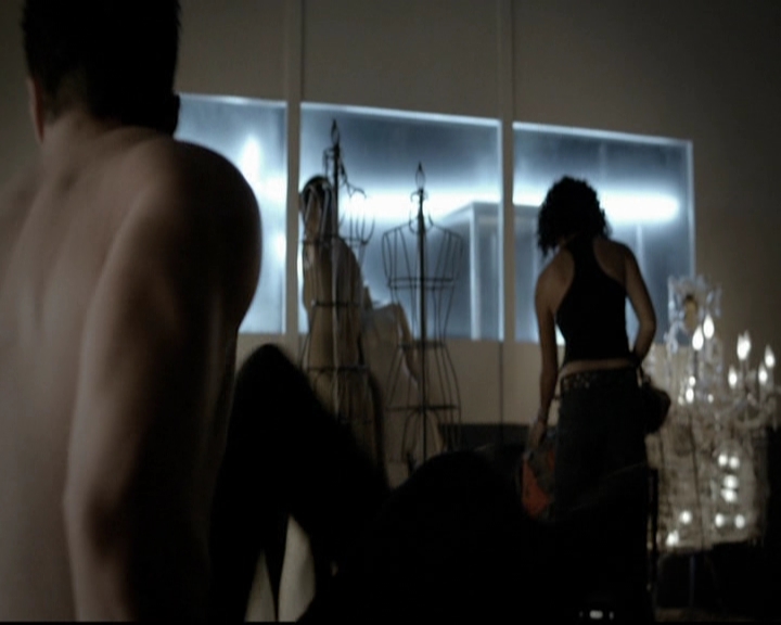 VampireDiariesWorld-dot-org_5x20WhatLiesBeneath0129.jpg