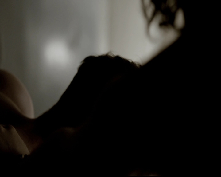 VampireDiariesWorld-dot-org_5x20WhatLiesBeneath0145.jpg