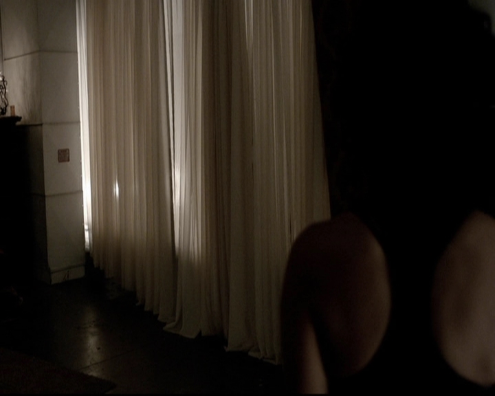 VampireDiariesWorld-dot-org_5x20WhatLiesBeneath0180.jpg