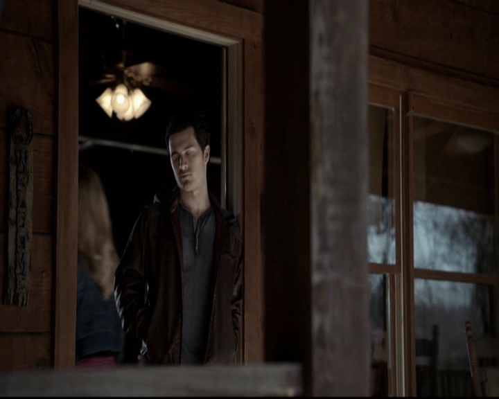 VampireDiariesWorld-dot-org_5x20WhatLiesBeneath0458.jpg