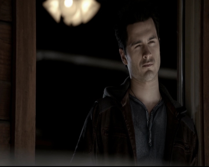 VampireDiariesWorld-dot-org_5x20WhatLiesBeneath0460.jpg