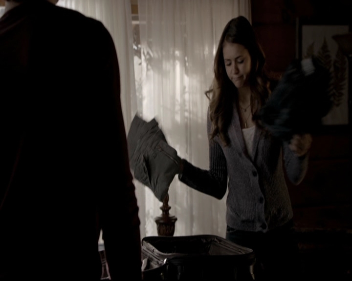 VampireDiariesWorld-dot-org_5x20WhatLiesBeneath0547.jpg
