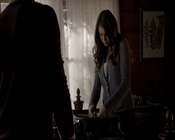 VampireDiariesWorld-dot-org_5x20WhatLiesBeneath0563.jpg