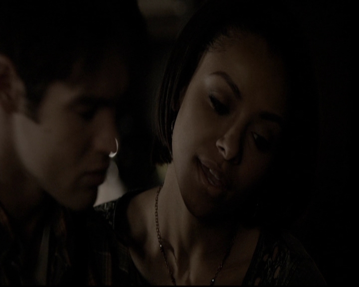 VampireDiariesWorld-dot-org_5x20WhatLiesBeneath0612.jpg