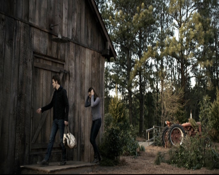 VampireDiariesWorld-dot-org_5x20WhatLiesBeneath0704.jpg