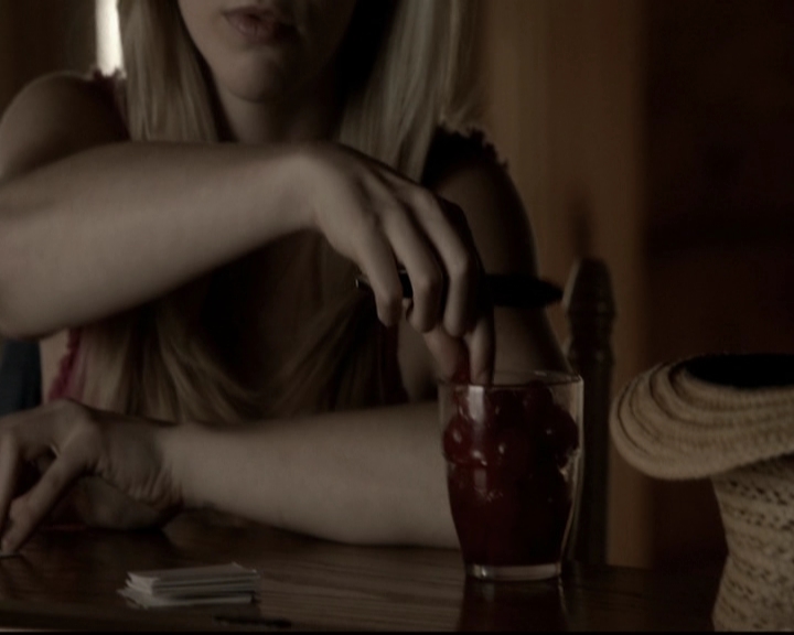 VampireDiariesWorld-dot-org_5x20WhatLiesBeneath0766.jpg