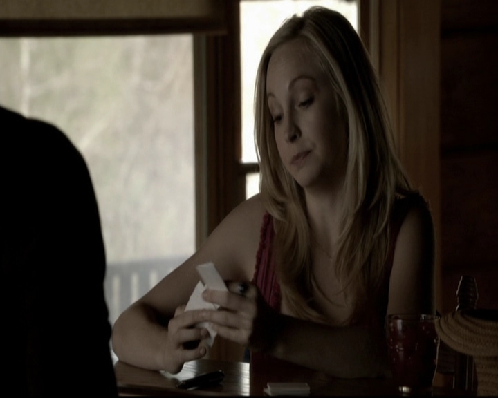 VampireDiariesWorld-dot-org_5x20WhatLiesBeneath0785.jpg