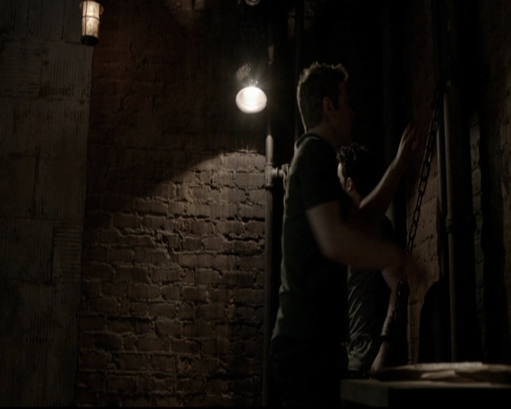 VampireDiariesWorld-dot-org_5x20WhatLiesBeneath0885.jpg