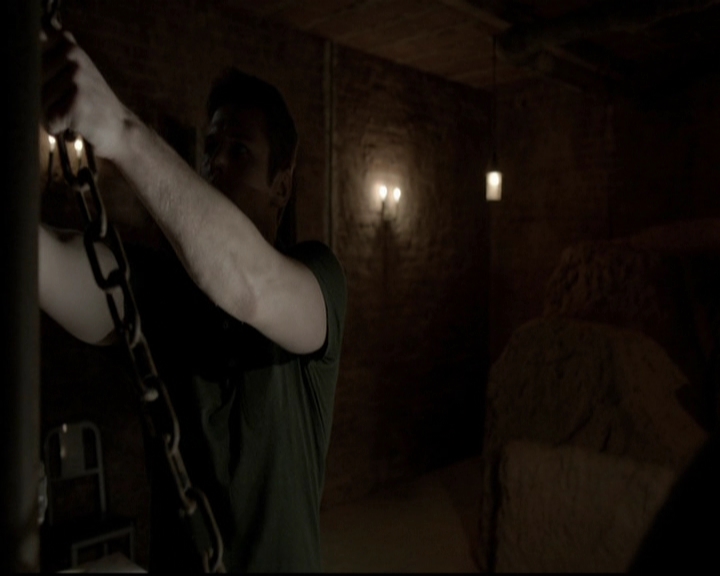 VampireDiariesWorld-dot-org_5x20WhatLiesBeneath0886.jpg