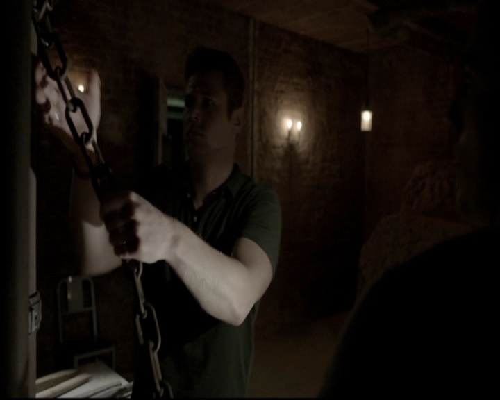 VampireDiariesWorld-dot-org_5x20WhatLiesBeneath0887.jpg