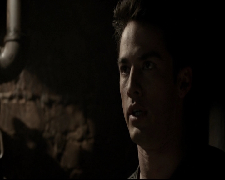 VampireDiariesWorld-dot-org_5x20WhatLiesBeneath0899.jpg