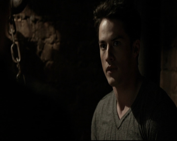 VampireDiariesWorld-dot-org_5x20WhatLiesBeneath0916.jpg