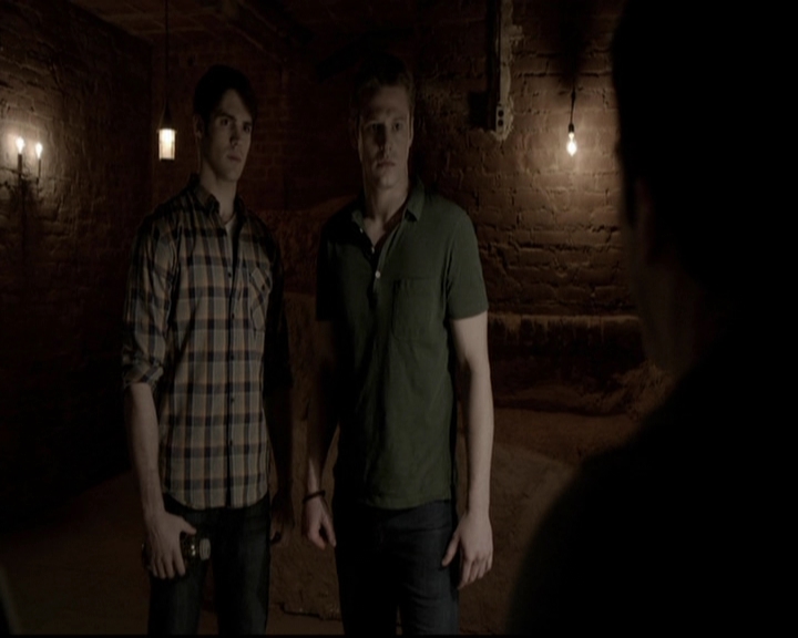 VampireDiariesWorld-dot-org_5x20WhatLiesBeneath0946.jpg