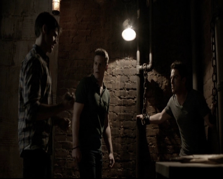 VampireDiariesWorld-dot-org_5x20WhatLiesBeneath0960.jpg