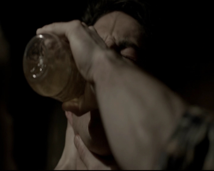 VampireDiariesWorld-dot-org_5x20WhatLiesBeneath0964.jpg