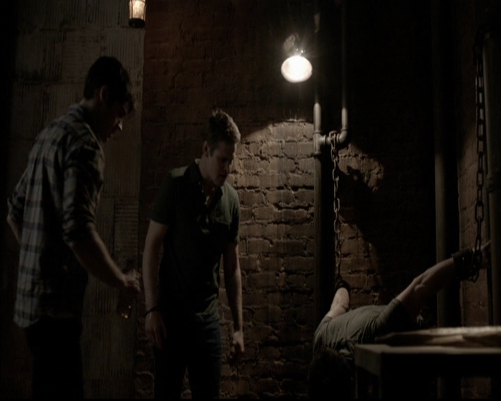 VampireDiariesWorld-dot-org_5x20WhatLiesBeneath0967.jpg