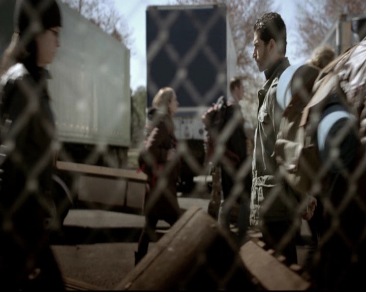 VampireDiariesWorld-dot-org_5x20WhatLiesBeneath0977.jpg