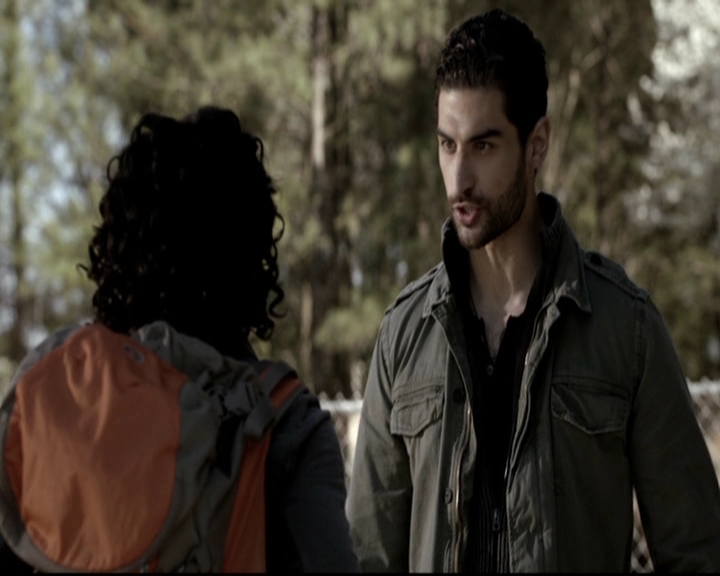 VampireDiariesWorld-dot-org_5x20WhatLiesBeneath0982.jpg
