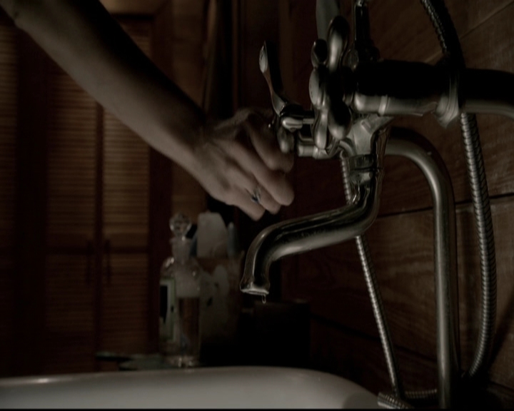 VampireDiariesWorld-dot-org_5x20WhatLiesBeneath1143.jpg