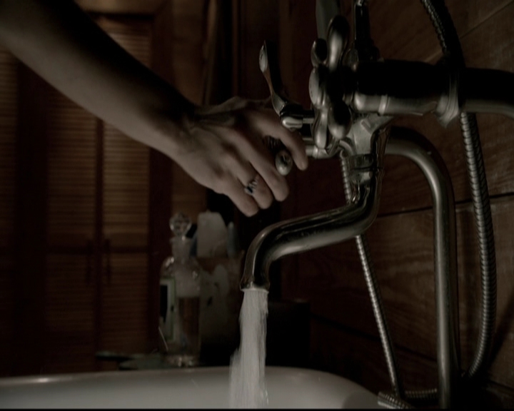 VampireDiariesWorld-dot-org_5x20WhatLiesBeneath1144.jpg