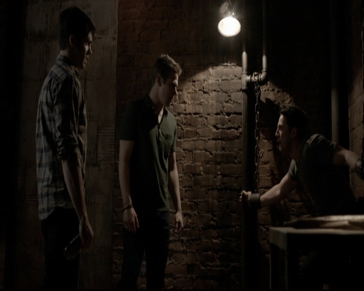 VampireDiariesWorld-dot-org_5x20WhatLiesBeneath1265.jpg