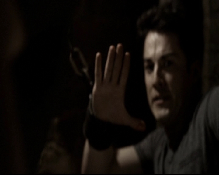 VampireDiariesWorld-dot-org_5x20WhatLiesBeneath1305.jpg