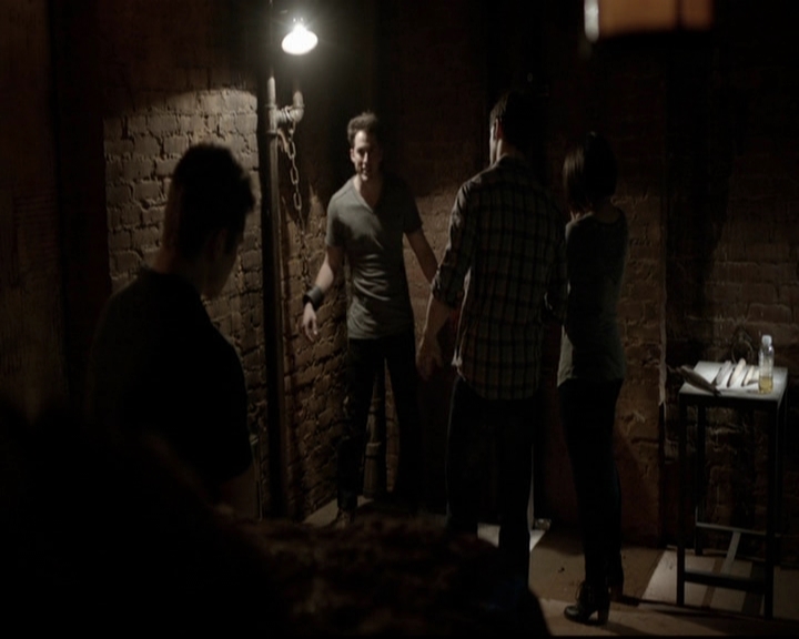 VampireDiariesWorld-dot-org_5x20WhatLiesBeneath1942.jpg